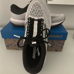 Brooks Women’s Black and White Athletic Shoes